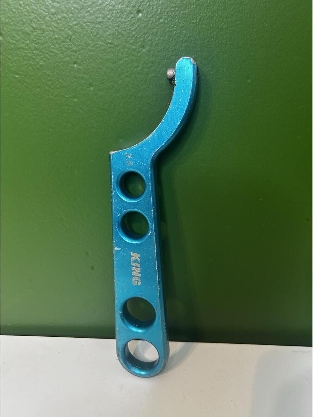 King Shocks 2.5 Spanner Wrench Blue Anodized Coilover Preload Adjust Tool